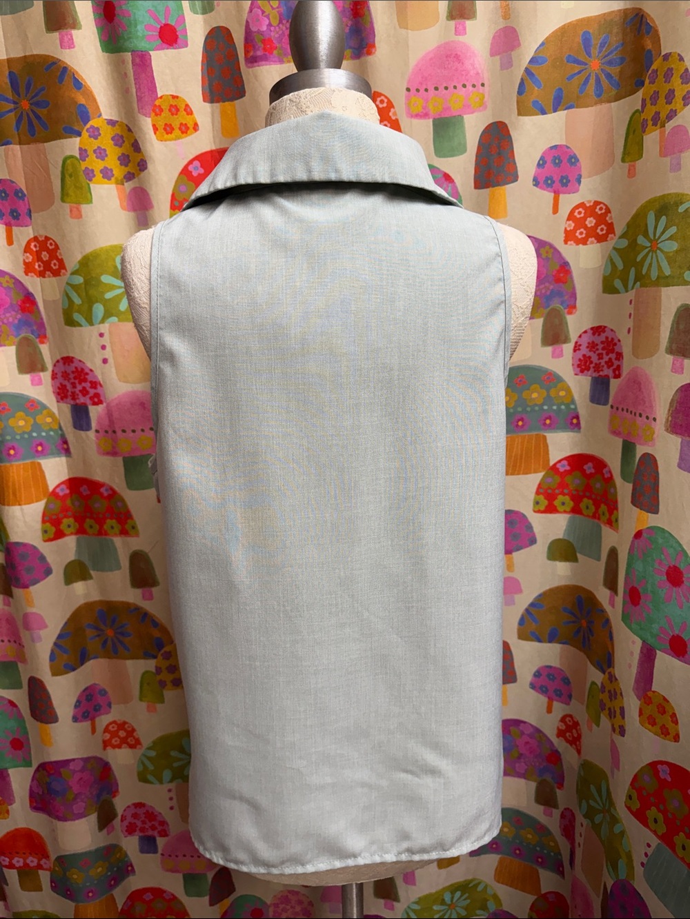 SHEIN Sleeveless Collared Blouse. Large - Picture 4 of 8
